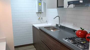 Wasserkocher mit Kaffee-/Teezubehör, Kochgeschirr/Geschirr/Besteck