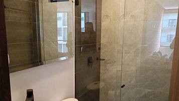 タオル、石鹸、トイレットペーパー