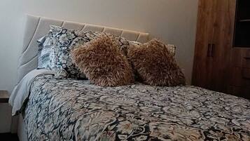 2 Schlafzimmer, Bügeleisen/Bügelbrett, kostenloses WLAN, Bettwäsche