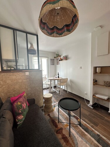 Modern cozy studio near Montmartre, 2min walk to metro Château Rouge