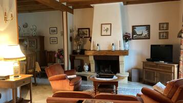 TV, fireplace, DVD player