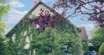 Une maison au calme dans un grand parc