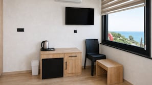 Habitación doble estándar, vista al mar | Insonorización y wifi gratis