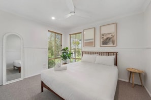 4 bedrooms, iron/ironing board, free WiFi, bed sheets