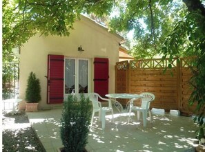 Outdoor dining - Studio Aix en Provence  (Meyreuil)