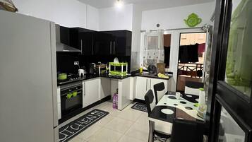 Frigorífic, microones, forn i placa de cuina