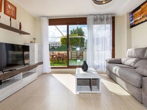 Smart TV, ping pong - Golf San Jordi (Vinaros) Apartment 81m2 2 bedrooms, 2 bathrooms and living room 2 gardens. (Sant Jordi)