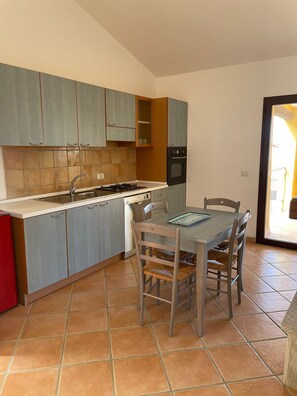 Private kitchen - Cozy one-bedroom apartment in Murta Maria, 5 minutes from the beach  (Maltineddu)