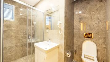 Standard Room | Bathroom | Shower, hair dryer, towels, soap