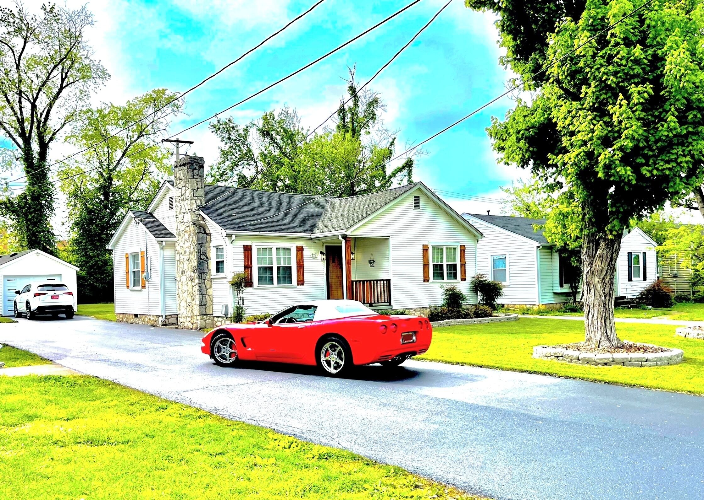 Delightful Decor! 3 mi to Beech Bend / 1 mi to WKU / Garage / King Bed / Extras!