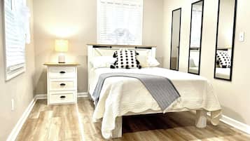 3 bedrooms, desk, iron/ironing board, travel crib