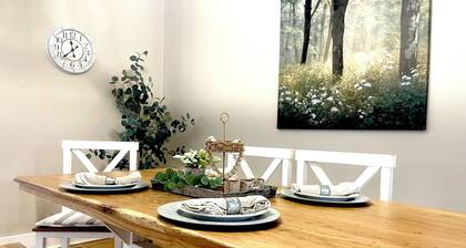 “Delightful Decor” & “SO CLOSE” to Beech Bend, WKU, Caves, & Corvette Museum!