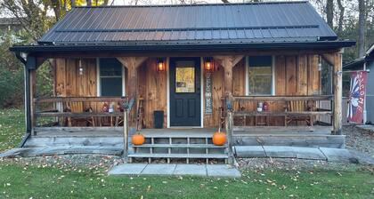 Ayers' Acres ~ Cabin 4, cozy cabin for 2 near Corning-Watkins Glen-Finger Lakes