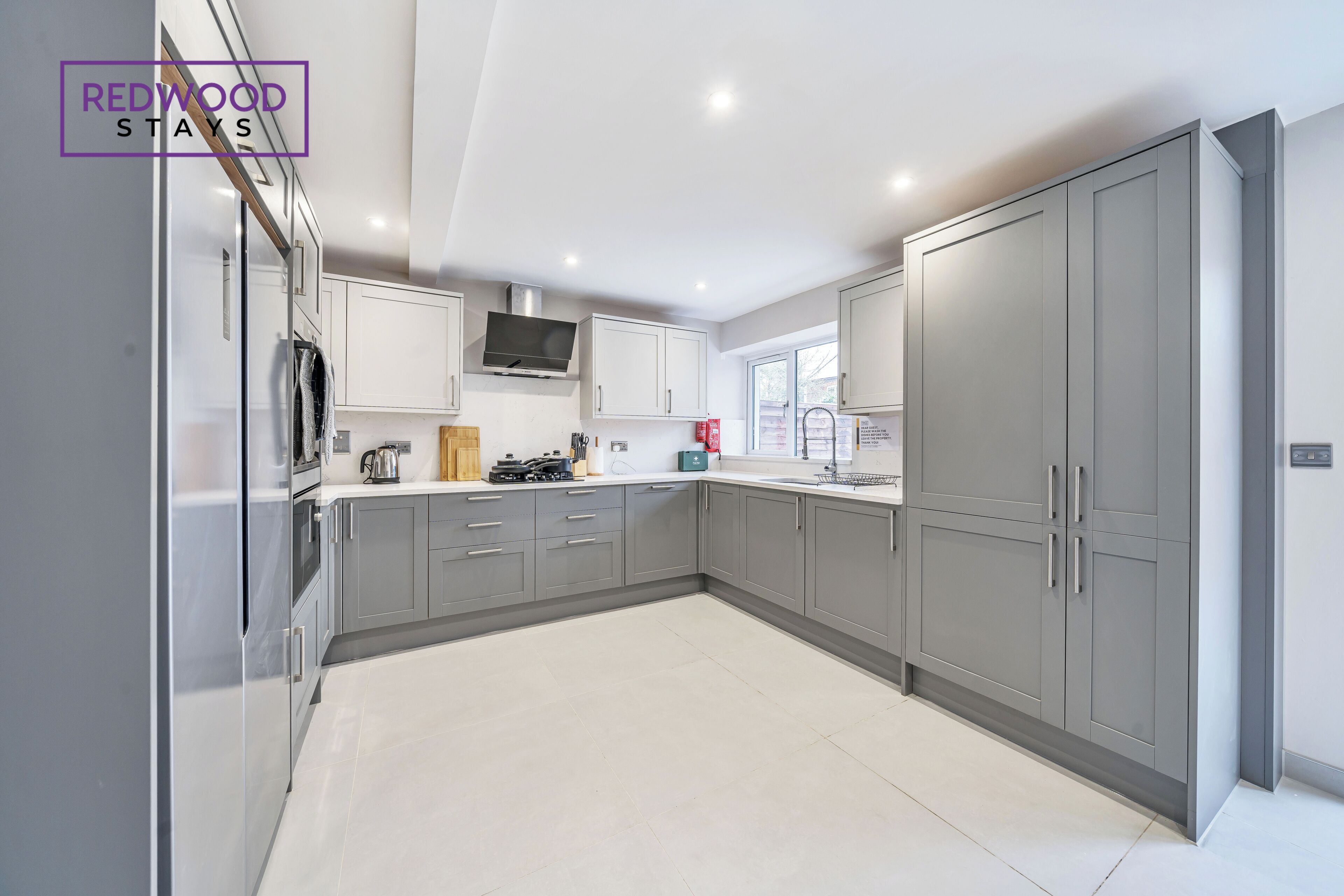 Deluxe Apartment, 5 Bedrooms, Garden Area | Private kitchen | Microwave, oven, stovetop, cookware/dishes/utensils