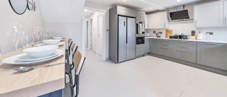 Deluxe Apartment, 5 Bedrooms, Garden Area | Private kitchen | Microwave, oven, stovetop, cookware/dishes/utensils