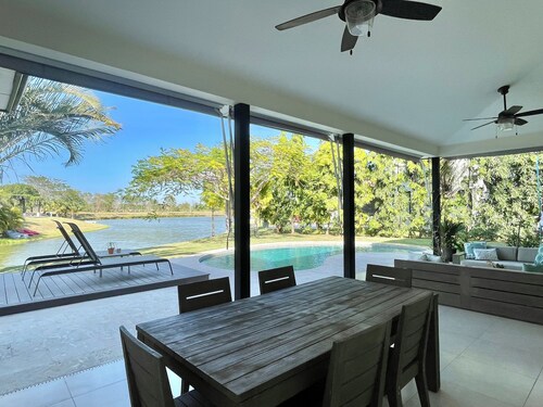 Luxury and tranquil 4 Bedroom Townhome