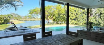 Luxury and tranquil 4 Bedroom Thownhome