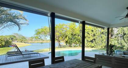 Luxury and tranquil 4 Bedroom Thownhome