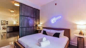 Lägenhet - 1 kingsize-säng med bäddsoffa - kök - utsikt mot staden (Nashville Nest) | 1 sovrum och sängkläder