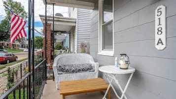 Hus - flera sängar - balkong (Historic Ludlow Suites) | Terrass/Patio