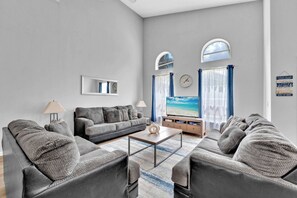 Living area - Enchanting Vacation Haven (Davenport)