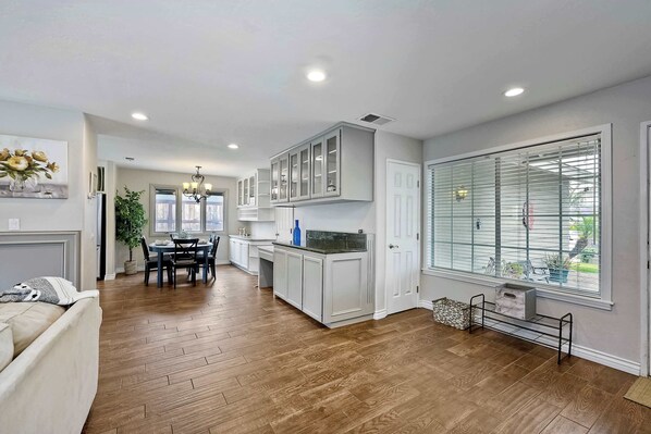 House, Multiple Beds, Patio, Garden View (Carlsbad Charm) | Interior
