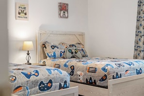 Casa, varias camas, acceso a la alberca, vista al jardín (Veranda Sunshine Escape) | 5 habitaciones, decoración personalizada y muebles diferentes 