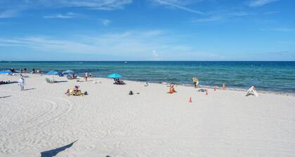 Ocean Wind Luxury Beachfront Condo With Pool & Gym