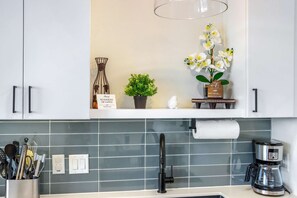 公寓客房, 1 張加大雙人床和 1 張沙發床, 陽台, 城市景觀 (Freiheit Overlook) | 住宿內部