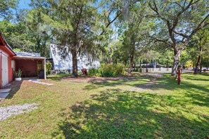Maison, 1 grand lit, patio, vue jardin (Nature's Nook Cottage) | Vue de la chambre