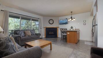 Condo, 1 King Bed with Sofa bed, Fireplace, Garden View (Ponderosa Vista) | Living area | 42-inch flat-screen TV with digital channels