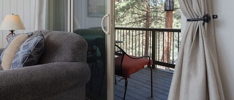 Apartamento, 1 cama de matrimonio grande con sofá cama, chimenea, vistas al jardín (Ponderosa Vista) | Interior