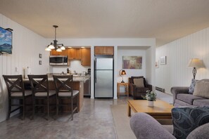 Living area - Ponderosa Vista Resort Condo! (Bend)