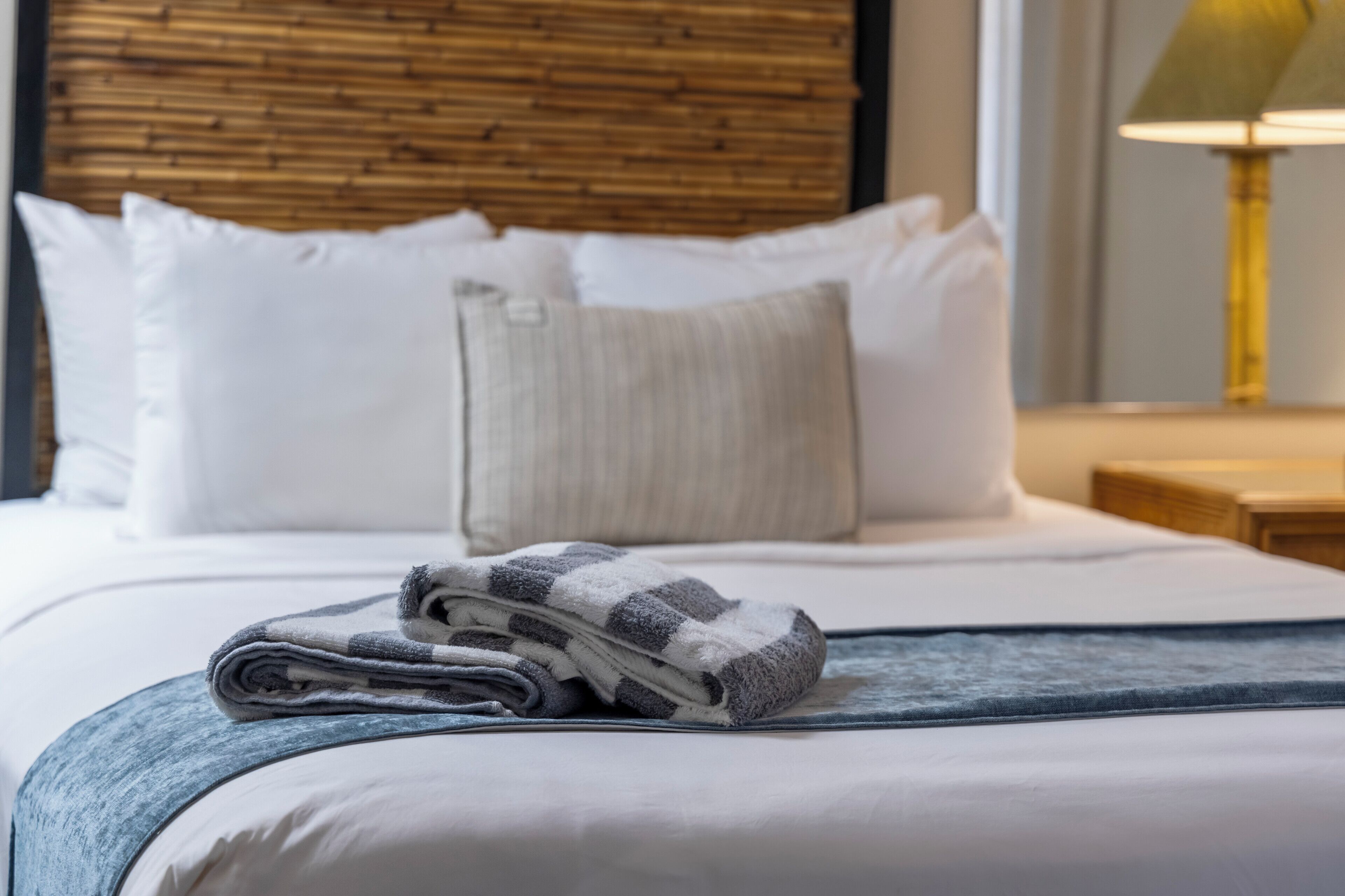 Condo, 1 cama Queen size y sofá cama, balcón, vista al océano (Belmakai) | 1 habitación y ropa de cama 