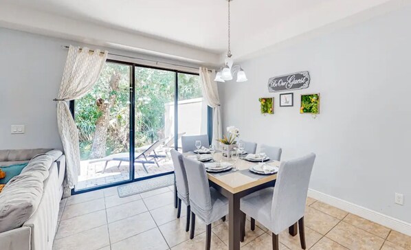 Resortwoning, meerdere bedden, hot tub, uitzicht op tuin (A Parks and Recreation Retreat) | Kameruitzicht