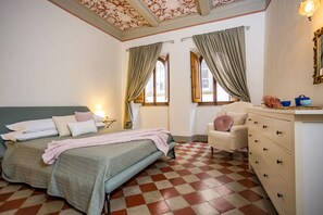 4 chambres, bureau, fer et planche à repasser, Wi-Fi gratuit