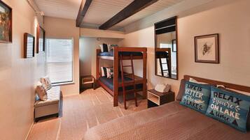 Condo, nhiều giường, ban công, quang cảnh núi (Tahoe Lakeside Retreat) | 2 phòng ngủ, trang trí khác biệt