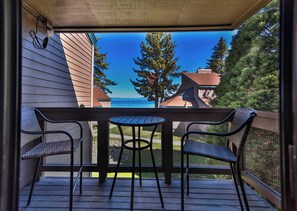 Appartement, meerdere bedden, balkon, uitzicht op bergen (Tahoe Lakeside Retreat) | Kameruitzicht