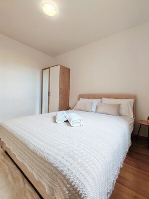 1 bedroom, WiFi, bed sheets