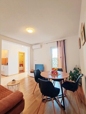 Dining - Apartment Amare a tranquil getaway. (Neum)