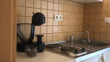 Fridge, coffee/tea maker, cookware/dishes/utensils, dining tables