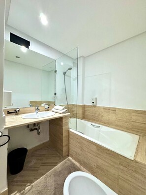 House, 2 Bedrooms, Accessible, Hot Tub | Bathroom