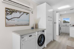 Interior - eightonfifth (Wool Bay)