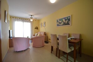 Dining - PLAYA MARINA 423 - Two Bedroom Apartment, Sleeps 5 (Punta del moral)