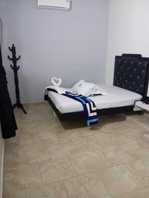 Basic Double Room, Mixed Dorm, Non Smoking