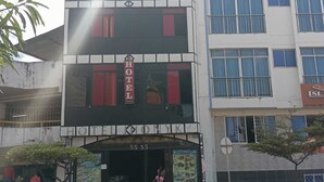 A multi-story hotel with a prominent 'HOTEL' sign above the entrance. - Hotel Jhonyky (Bucaramanga)