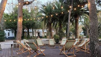 Tempat makan outdoor