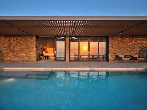 Big Blue Villas II, Andros