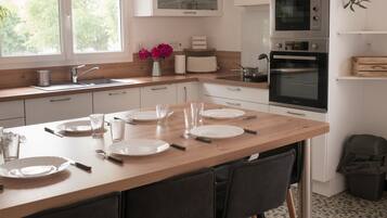 Réfrigérateur, micro-ondes, four, lave-vaisselle