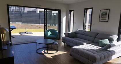 Maison neuve avec 2 terrasses et jardin proche de la mer, 6 pers, 3 chambres